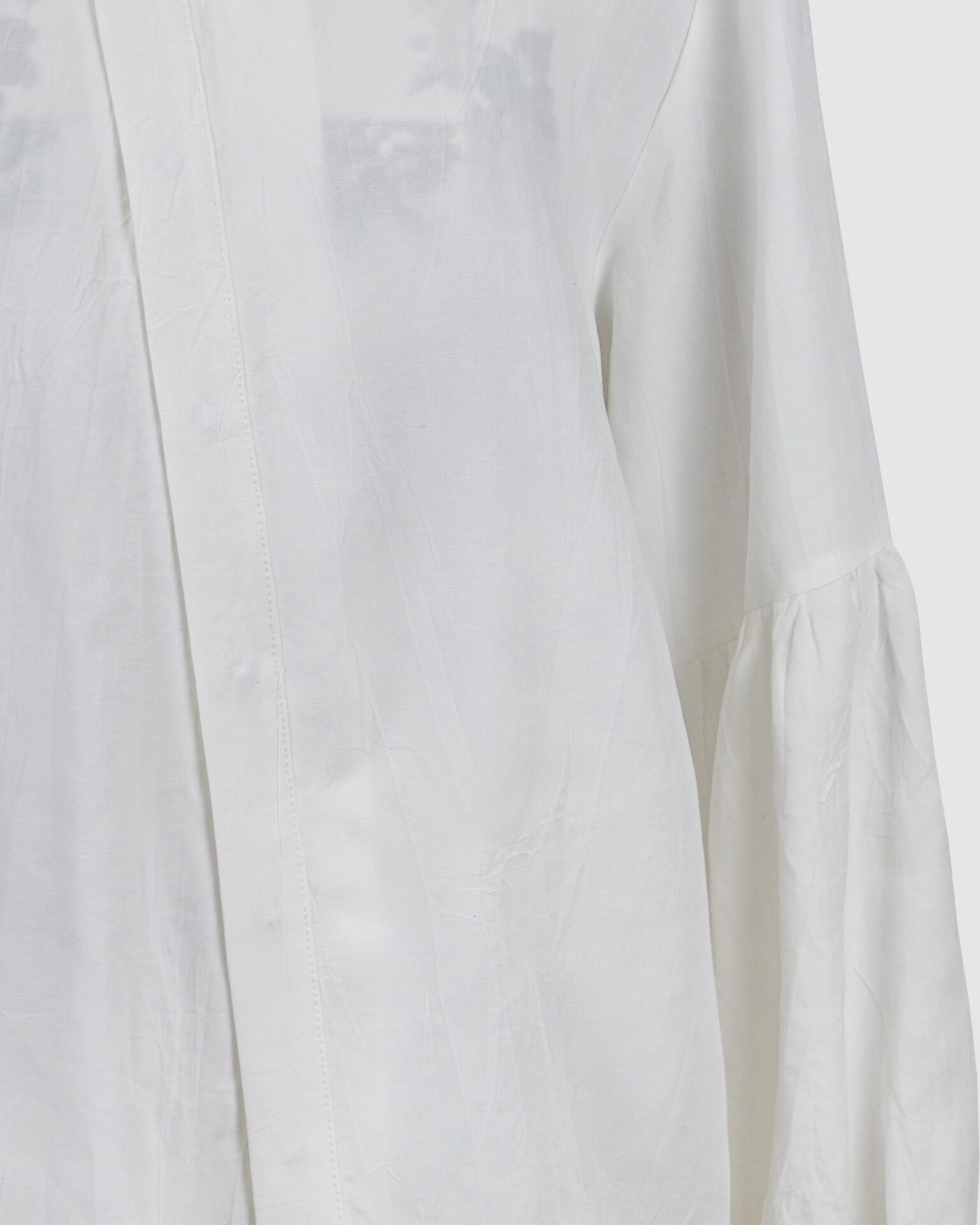 Shirt with asymmetrical fastening