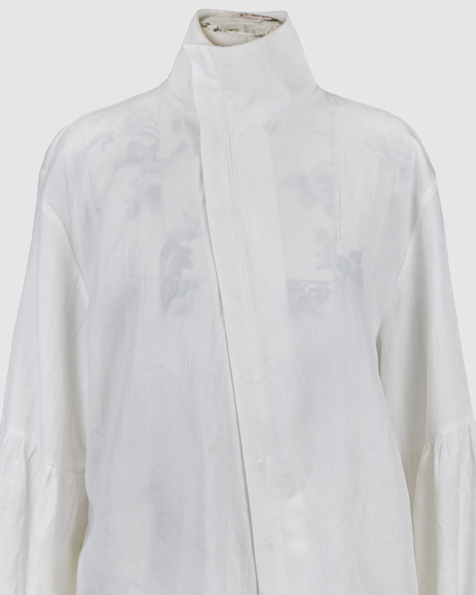 Shirt with asymmetrical fastening