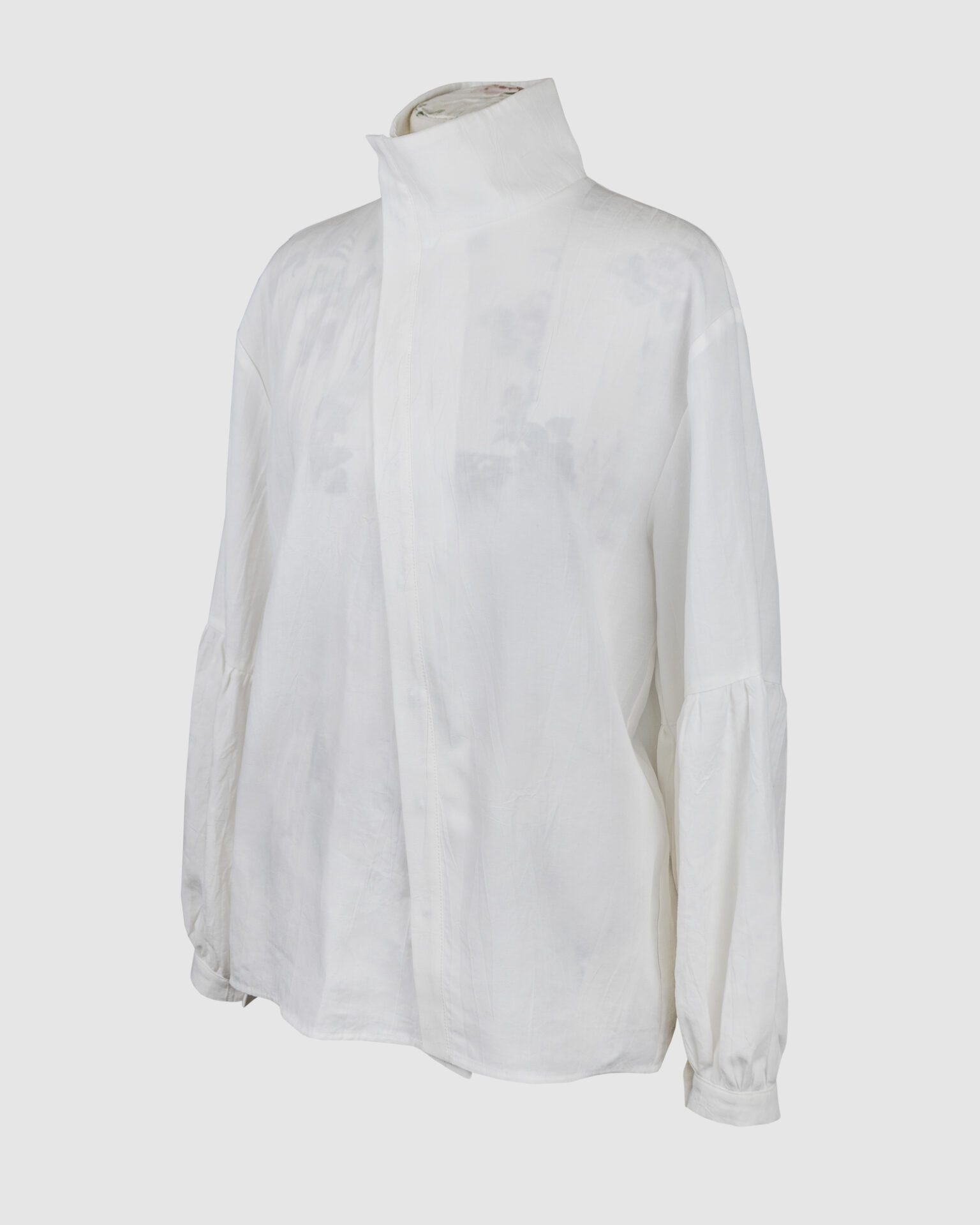 Shirt with asymmetrical fastening