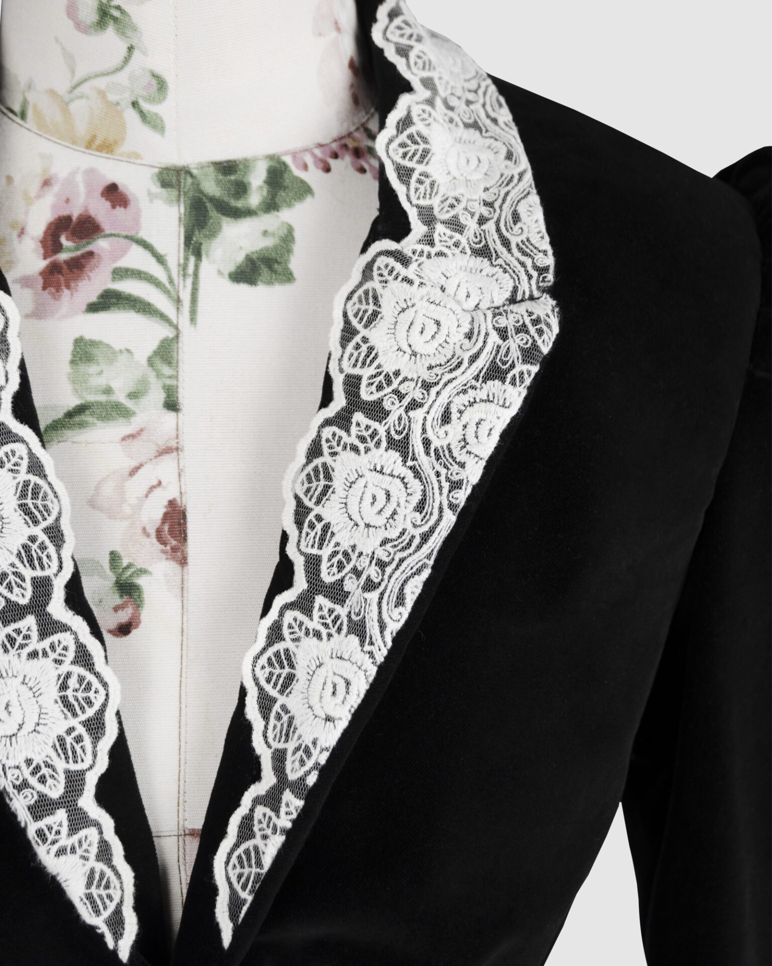 Fitted, single breasted cotton velvet jacket with a narrow peak lapel collar, released tucks at the waist, side seam pockets, and a softly pointed front hem.