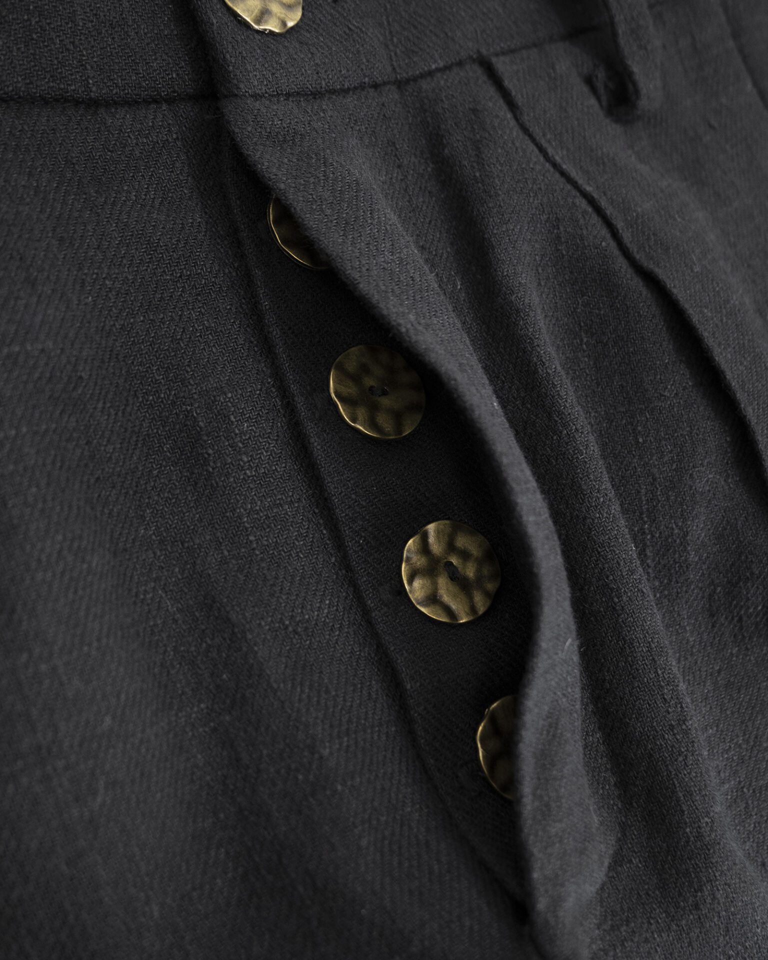 Trousers with overlapping pleats