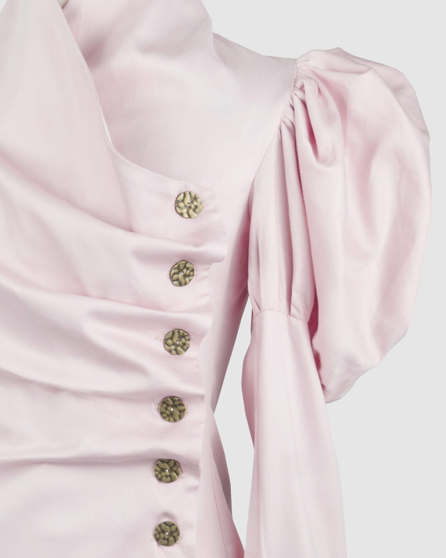Cotton satin fitted blouse with a draped front and voluminous sleeves.
