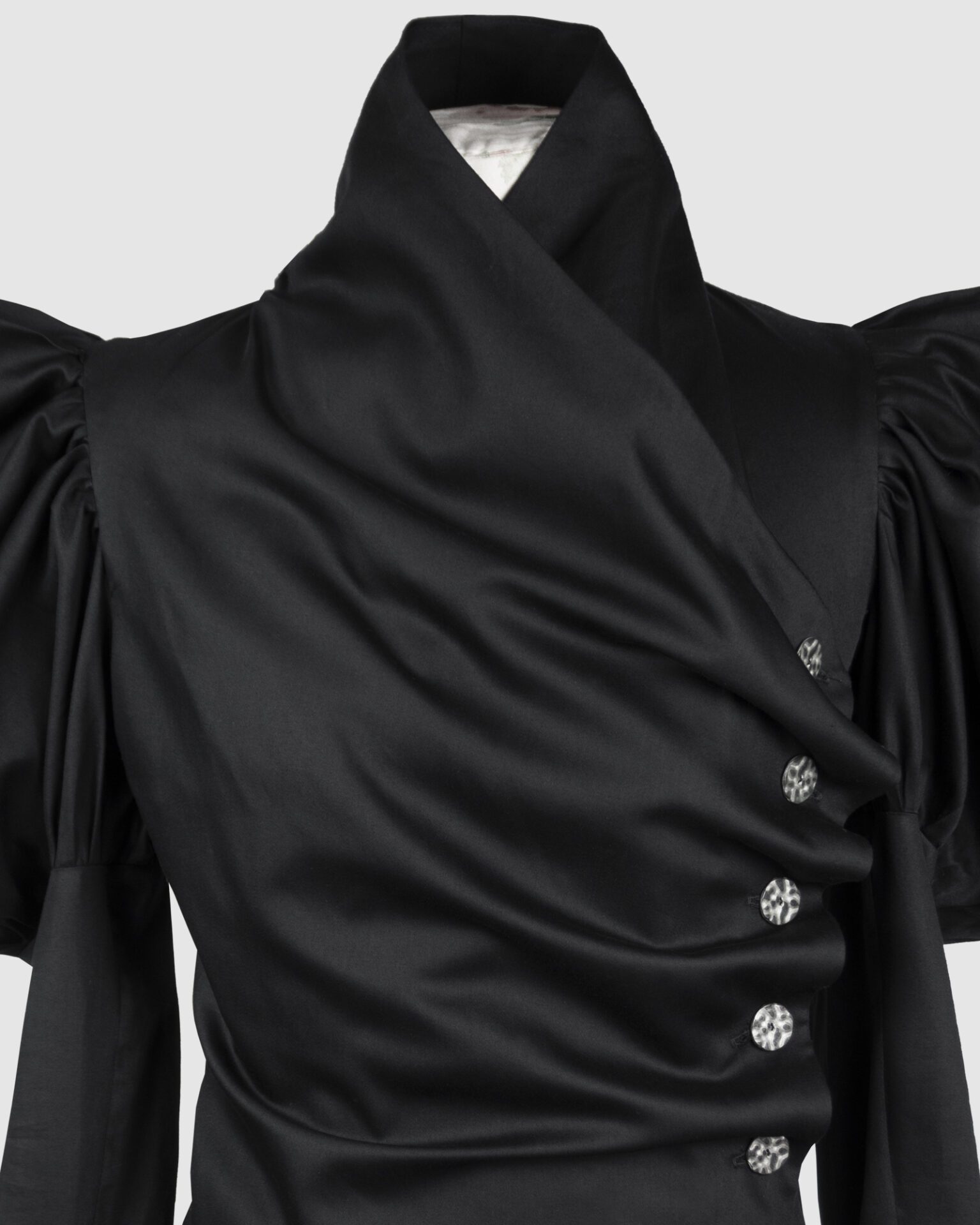 Cotton satin fitted blouse with a draped front and voluminous sleeves.