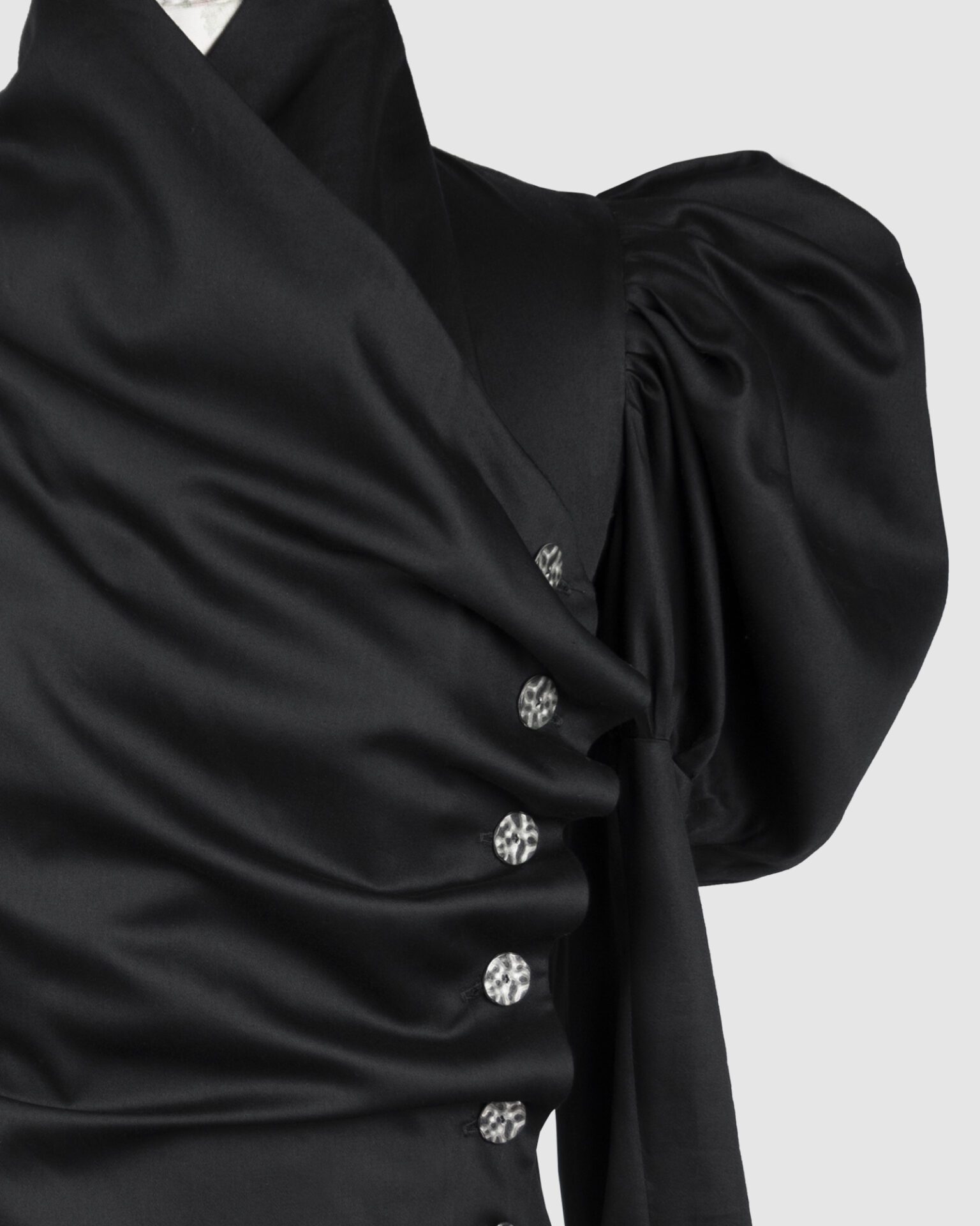 Cotton satin fitted blouse with a draped front and voluminous sleeves.