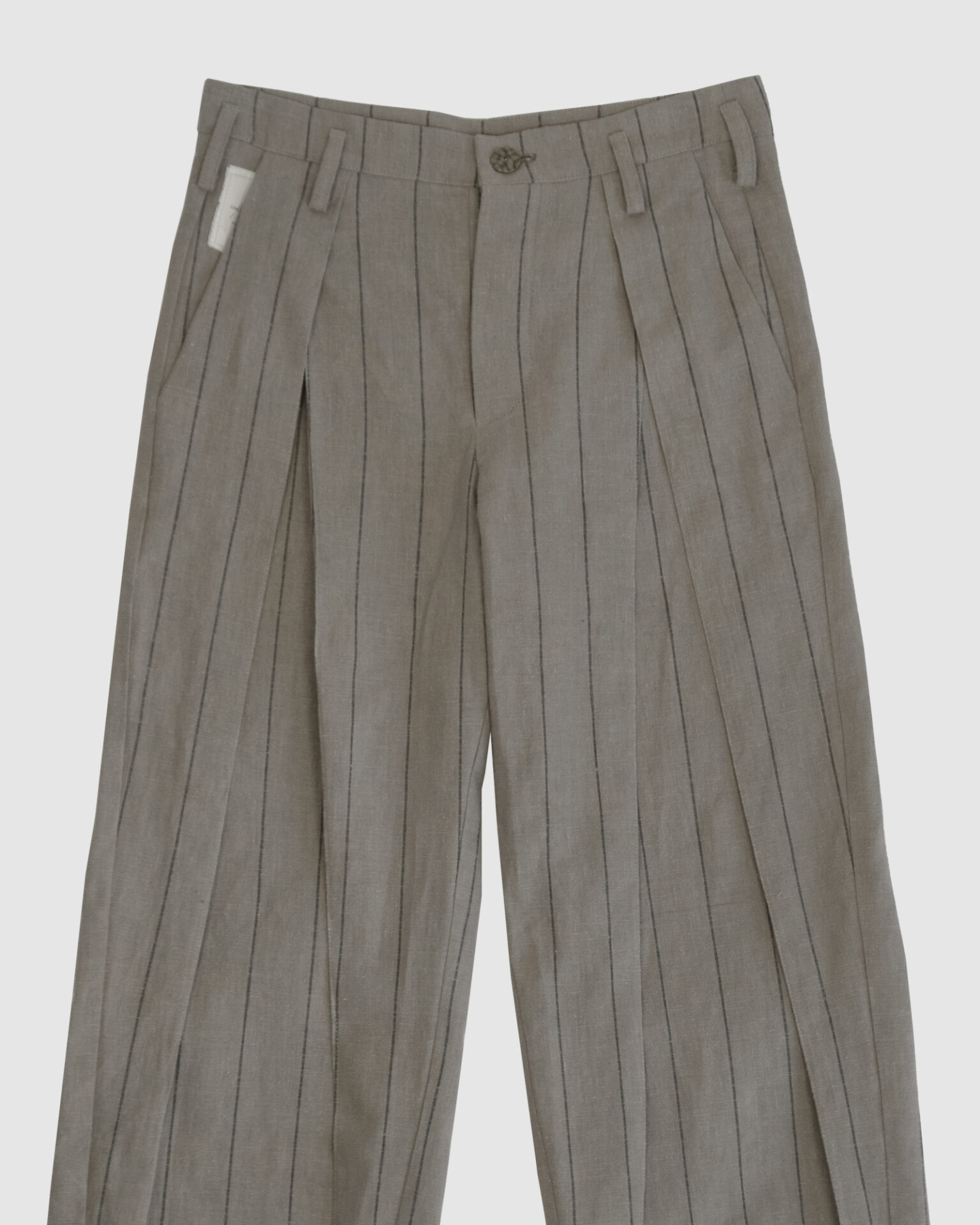 Regular rise, wide leg trousers. The front features a hidden metal button fastening, overlapping architectural pleats, and slash pockets.