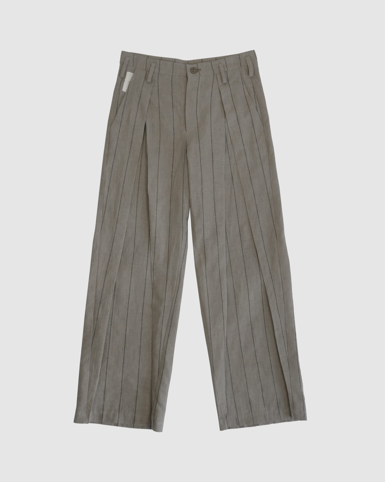 Regular rise, wide leg trousers. The front features a hidden metal button fastening, overlapping architectural pleats, and slash pockets.