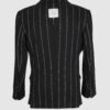 Semi-fitted double-breasted jacket with peak lapels, a welt breast pocket, and pockets with asymmetrical flaps. Designed in a 4x1 configuration