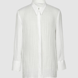 Classic semi-fitted shirt with a point collar