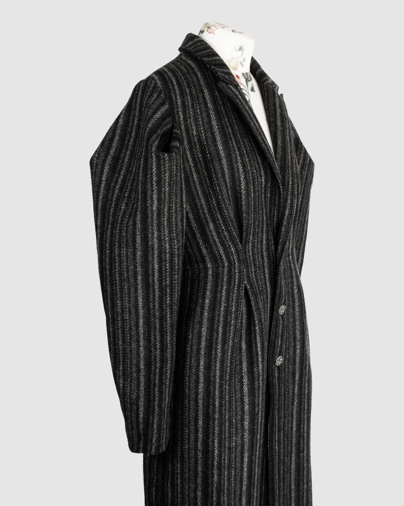 Coat with draped sleeves